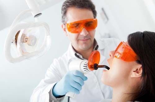 Лечение зубов лазером: альтернатива традиционному подходу для взыскательных пациентов