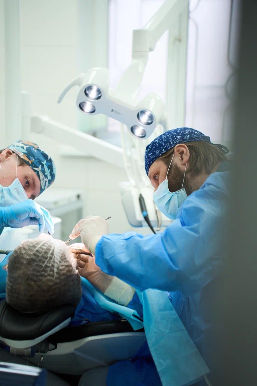 Стоматолог имплантолог